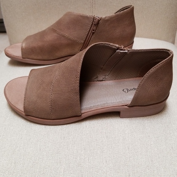 *LAST ONE*Bare Traps Sedina Sandals - Picture 6 of 8